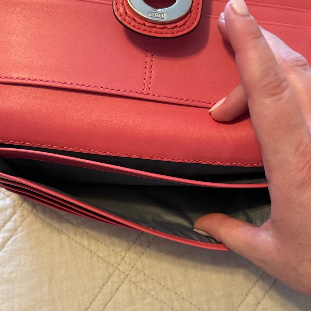 COACH. Pink Leather Women's Wallet - Picture 4 of 7